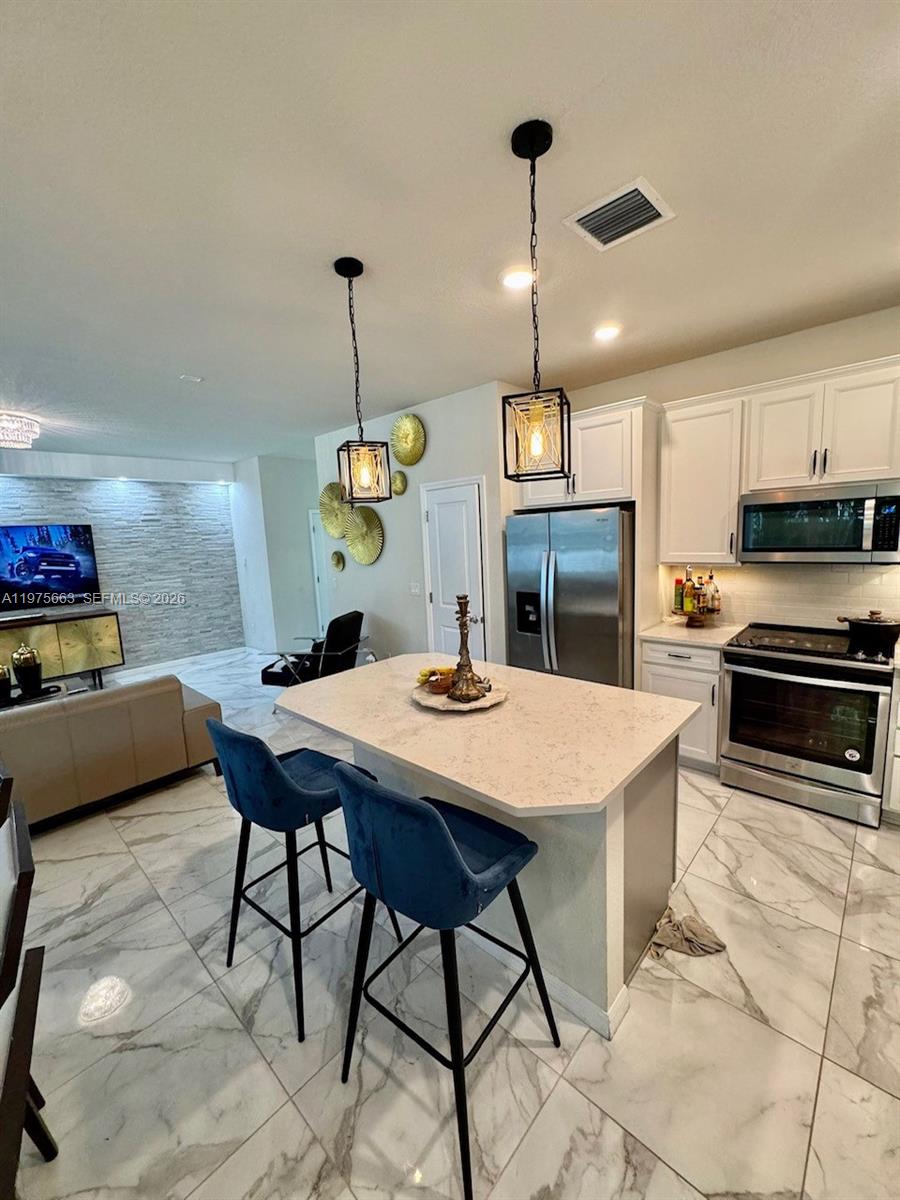 HILLCREST COUNTRY CLUB SO - Residential Lease