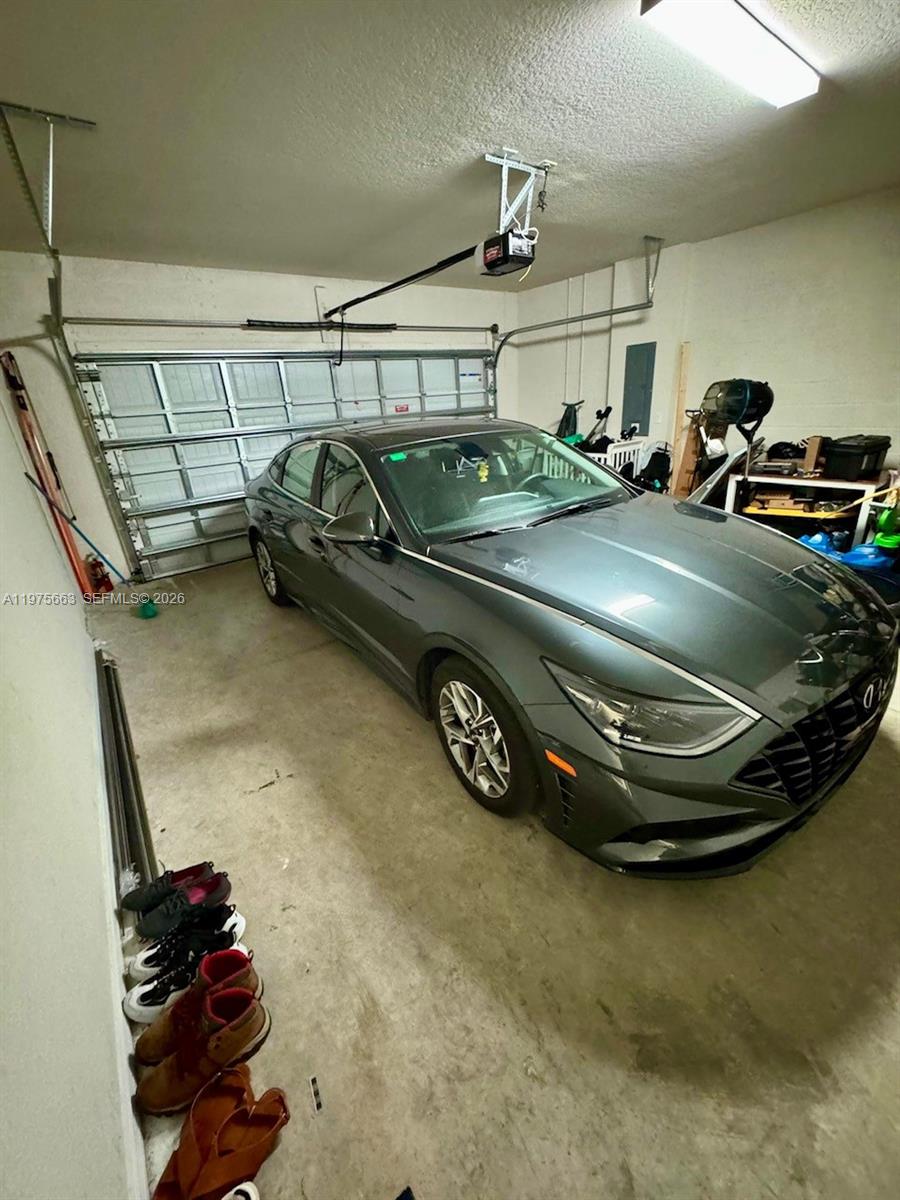 HILLCREST COUNTRY CLUB SO - Residential Lease