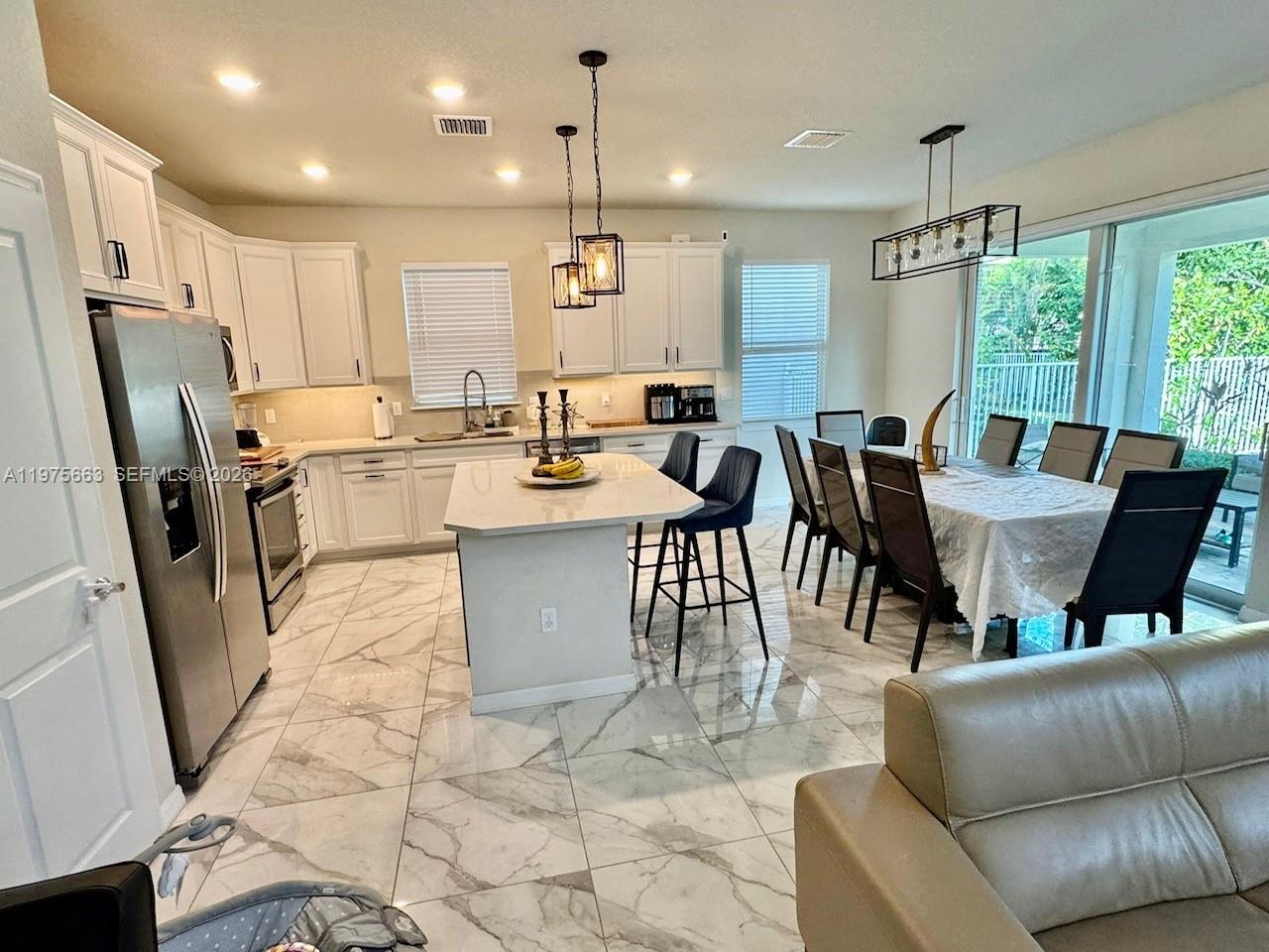 HILLCREST COUNTRY CLUB SO - Residential Lease