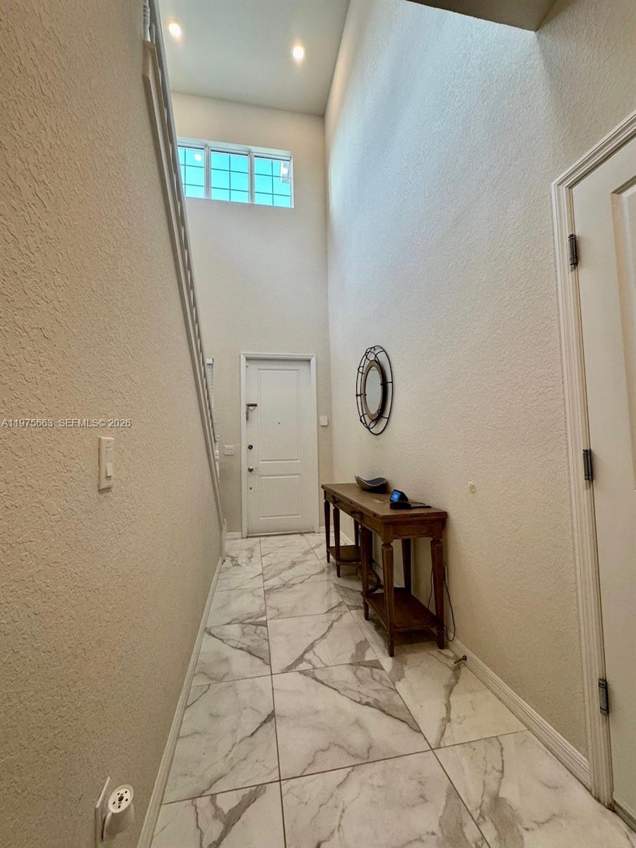 HILLCREST COUNTRY CLUB SO - Residential Lease