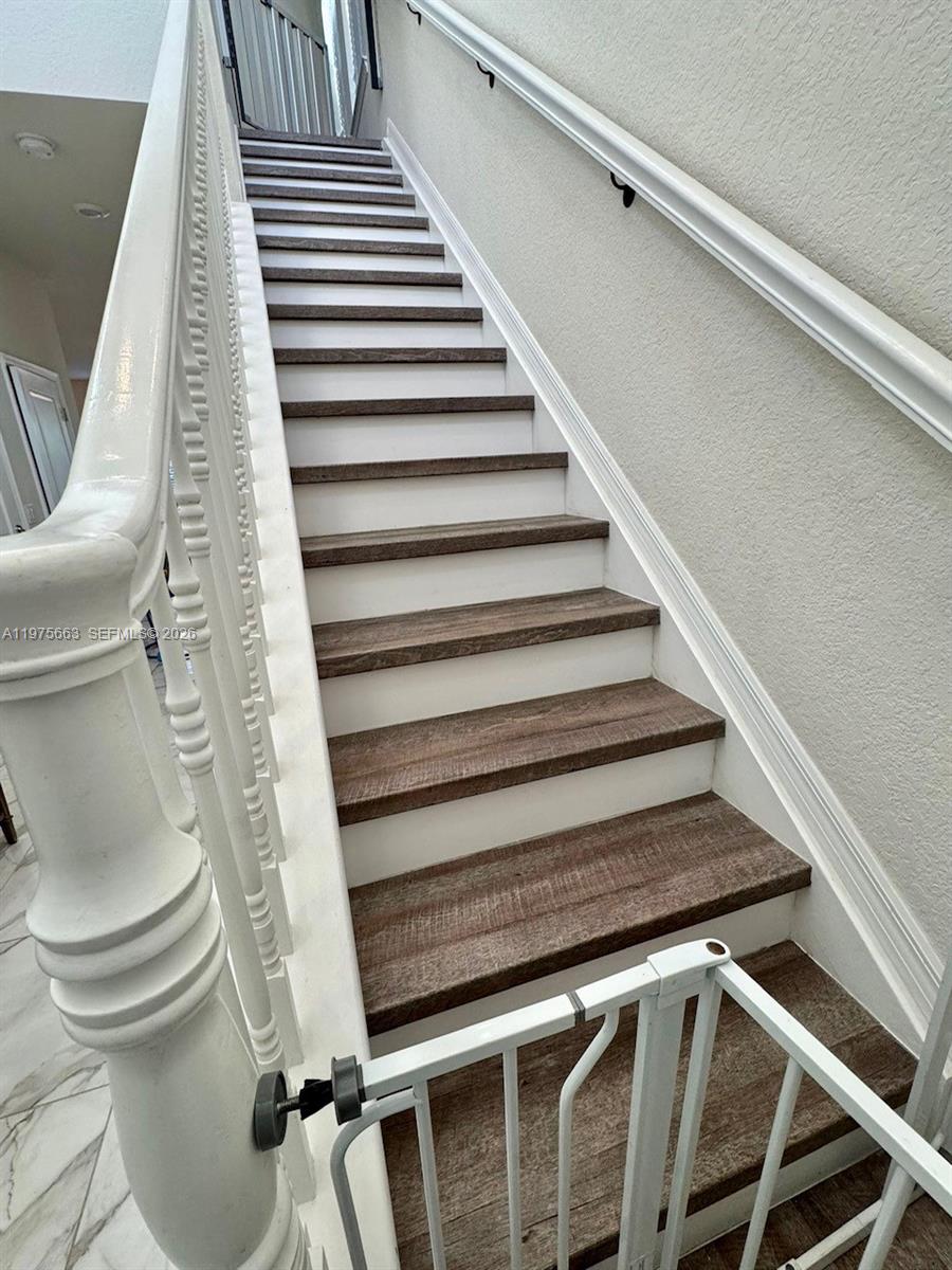 HILLCREST COUNTRY CLUB SO - Residential Lease