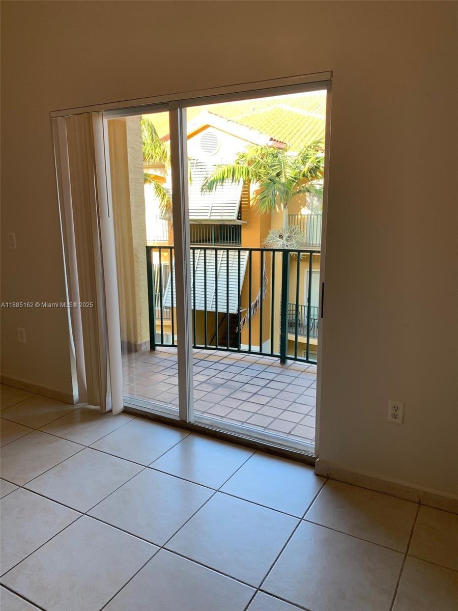 PALM GARDENS AT DORAL CON - Residential