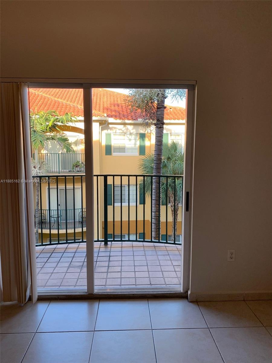 PALM GARDENS AT DORAL CON - Residential