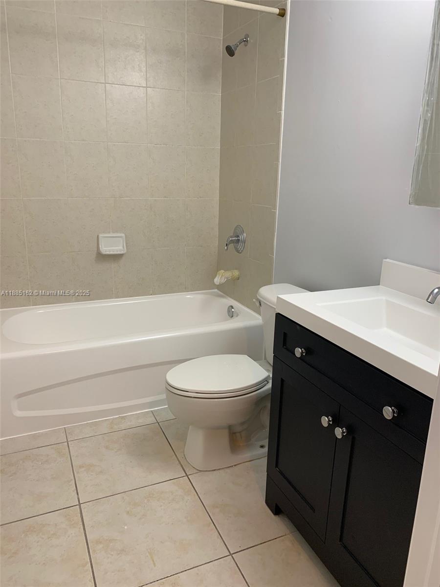 PALM GARDENS AT DORAL CON - Residential