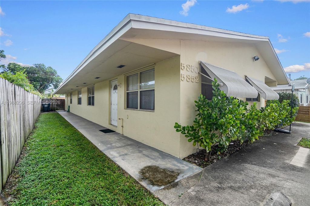 Photo of 5850 Lincoln St, Hollywood, FL 33021 (MLS # A11988296)