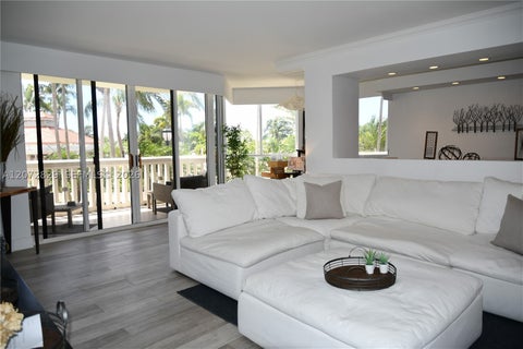 Photo of 1000 E Island Blvd #303, Aventura, FL 33160 (MLS # A12072829)