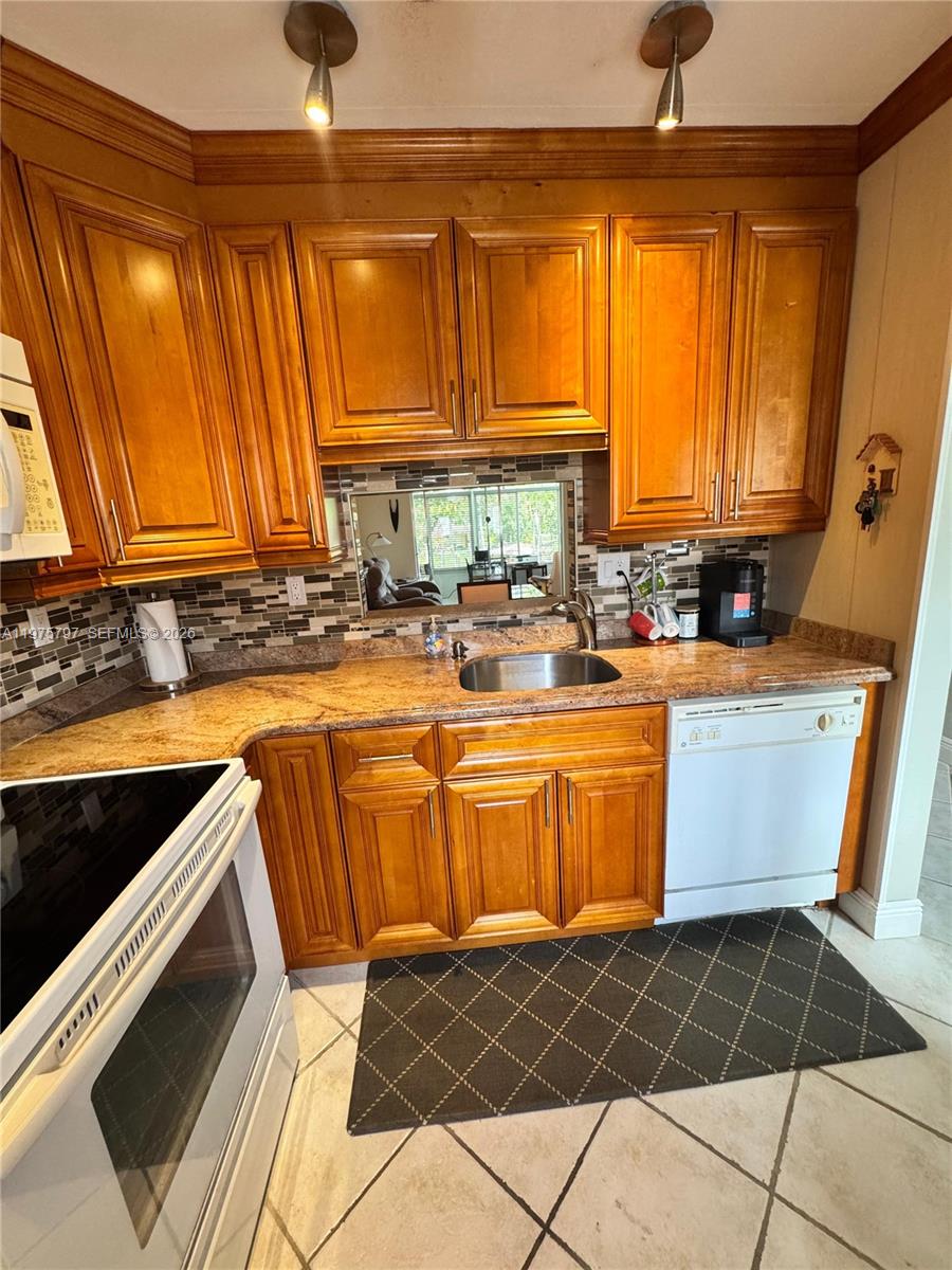 5121 W Oakland Park Blvd 204