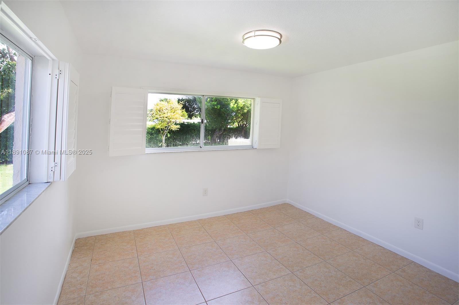 KENDALL CENTER - Residential Lease