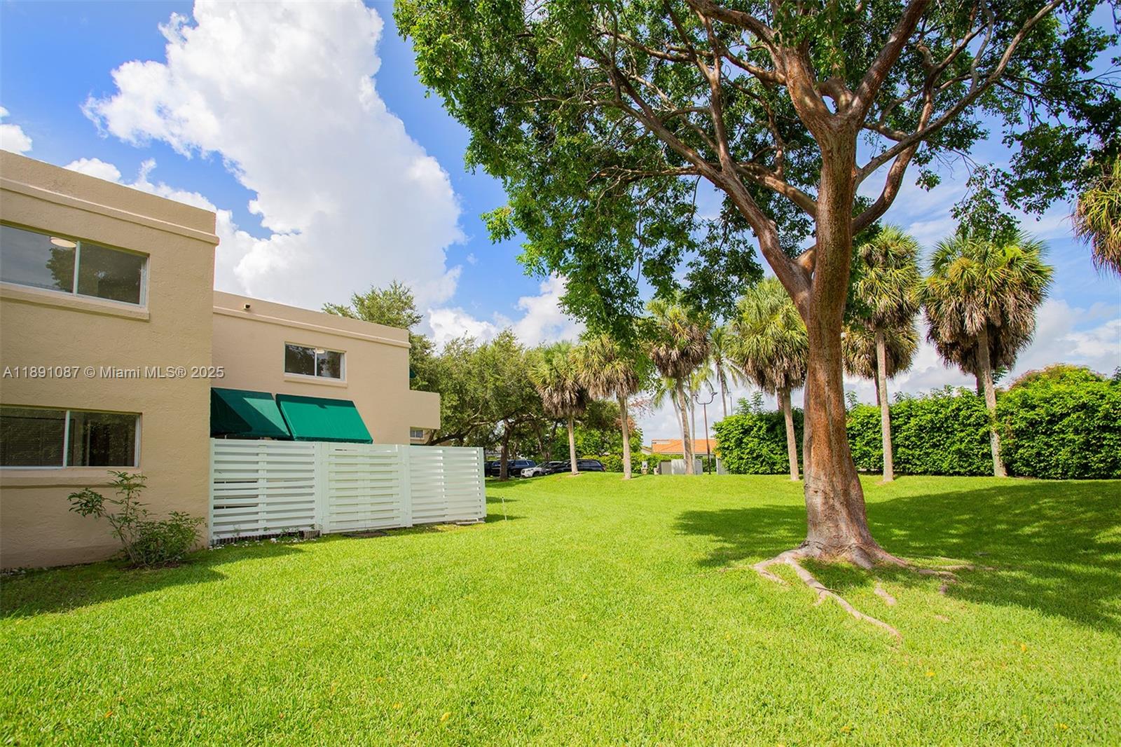 KENDALL CENTER - Residential Lease