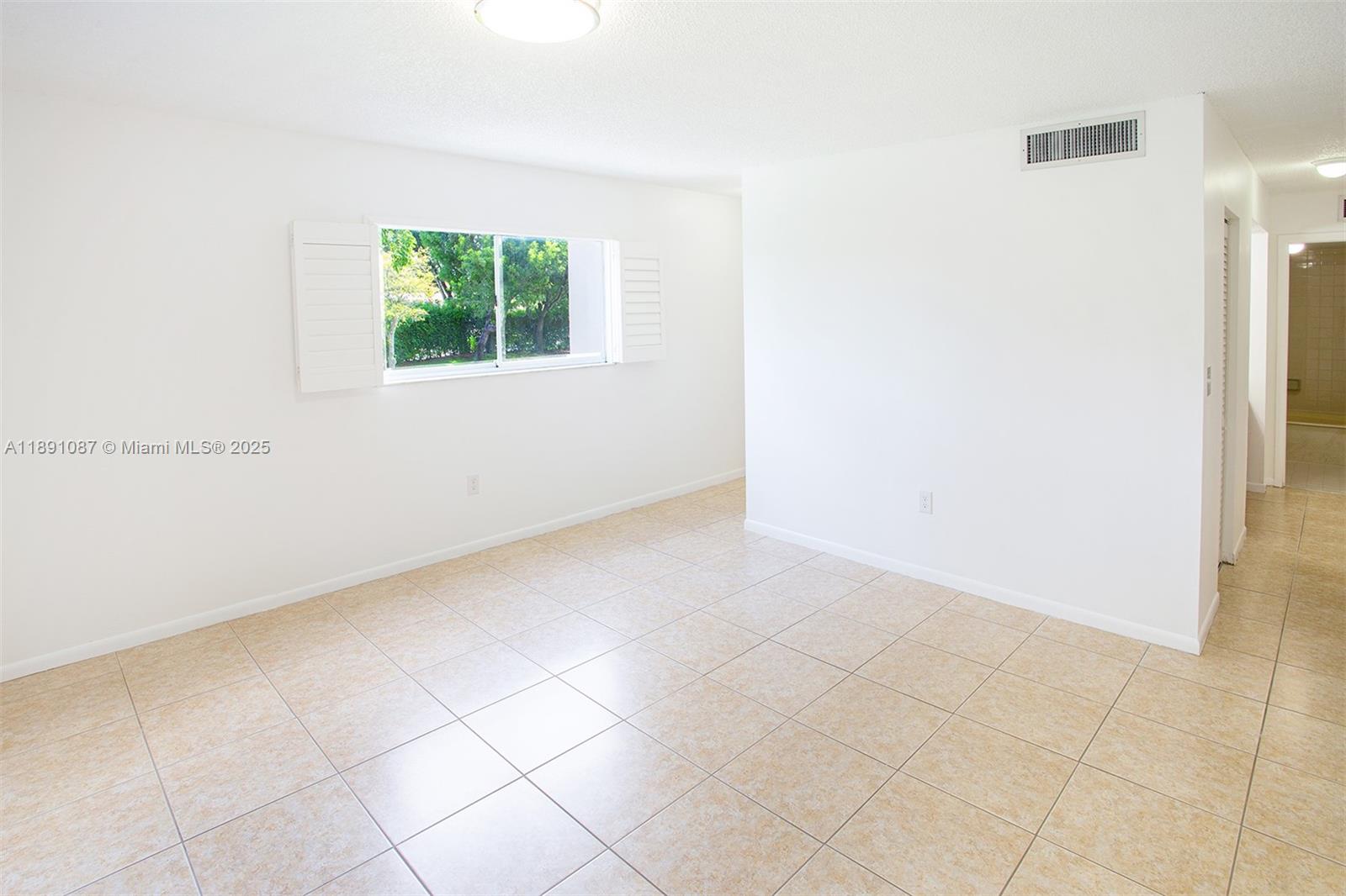 KENDALL CENTER - Residential Lease