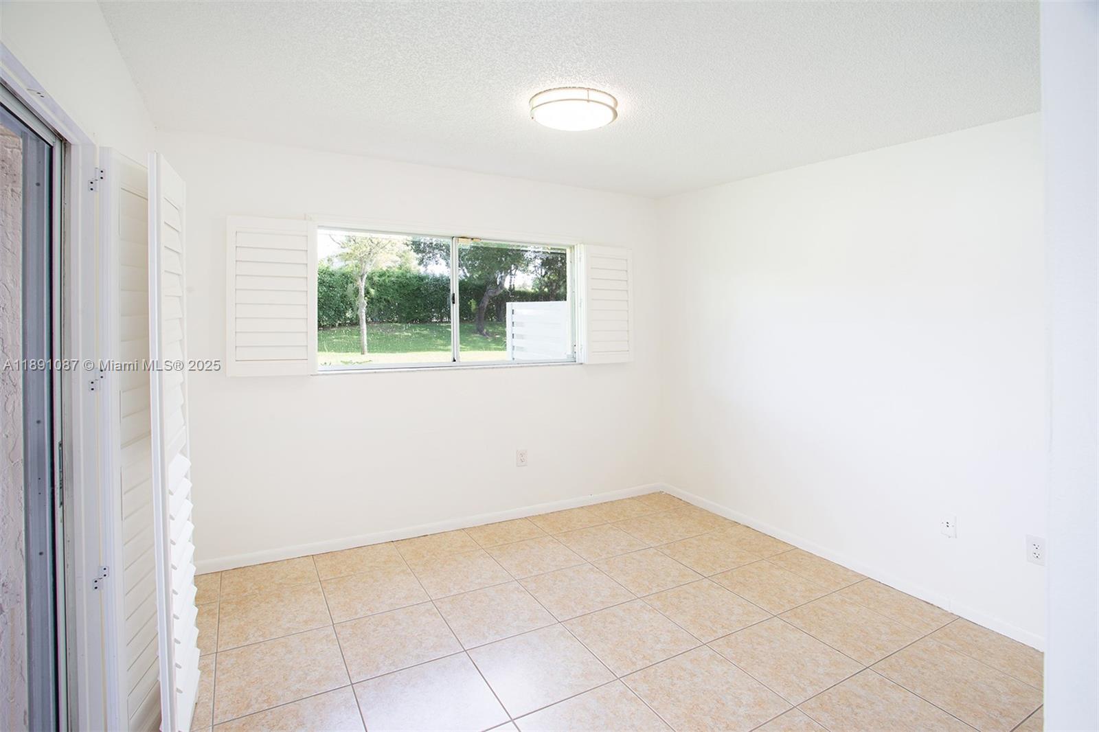 KENDALL CENTER - Residential Lease