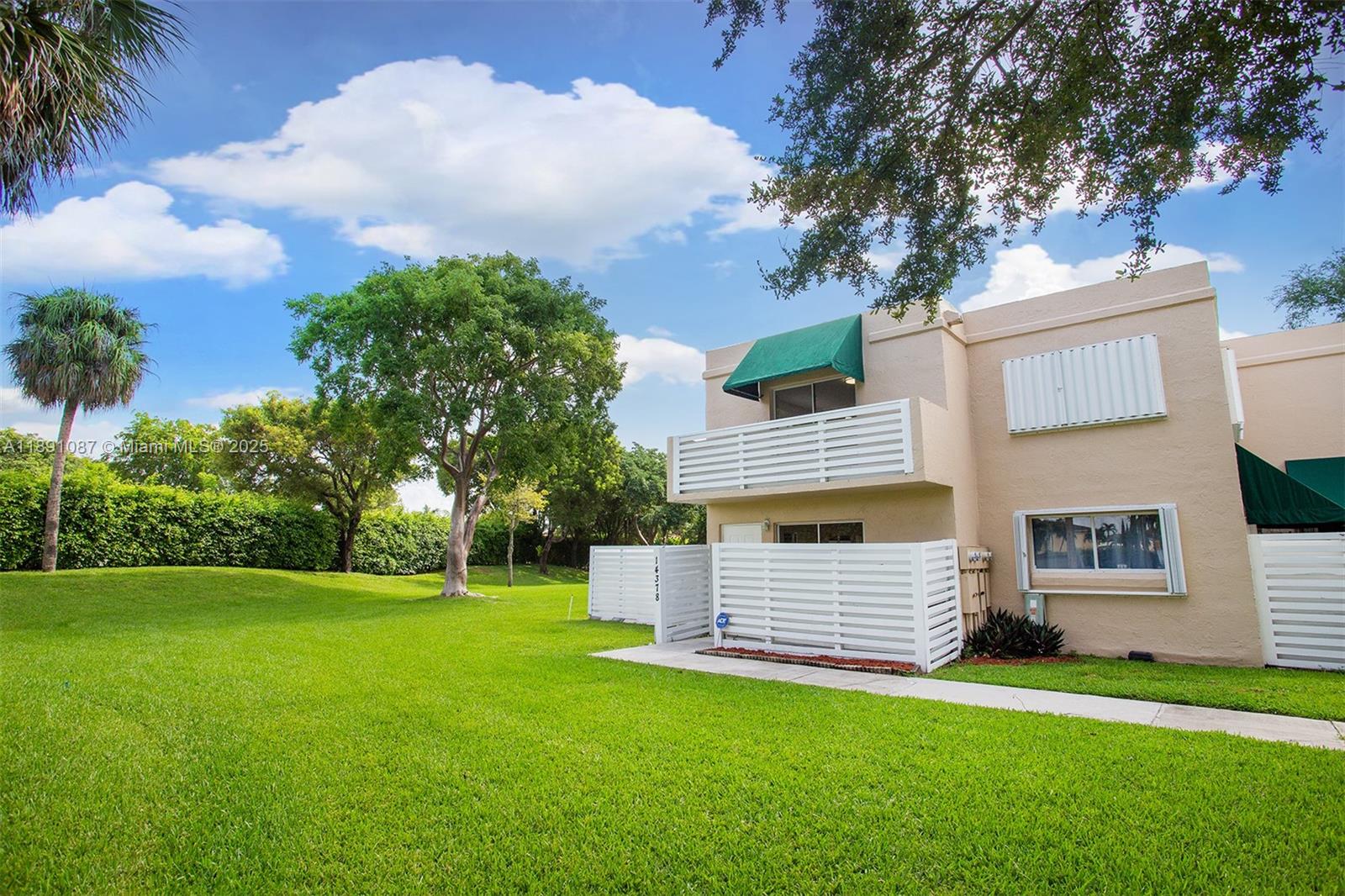 KENDALL CENTER - Residential Lease