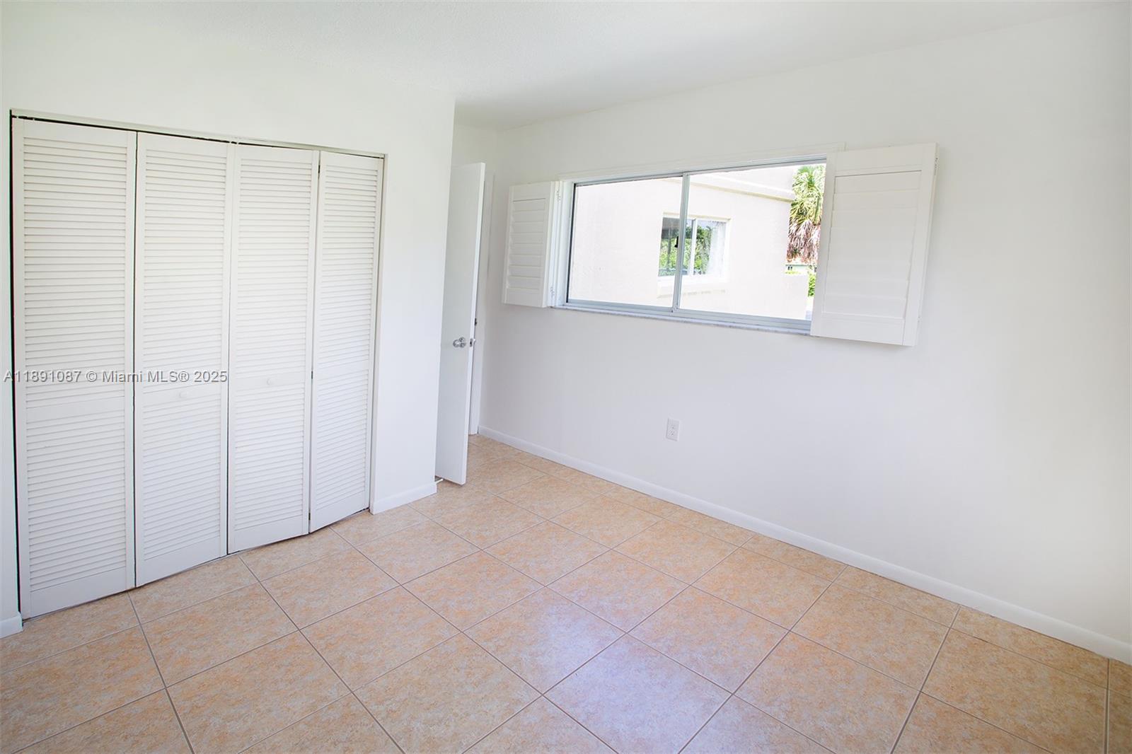 KENDALL CENTER - Residential Lease