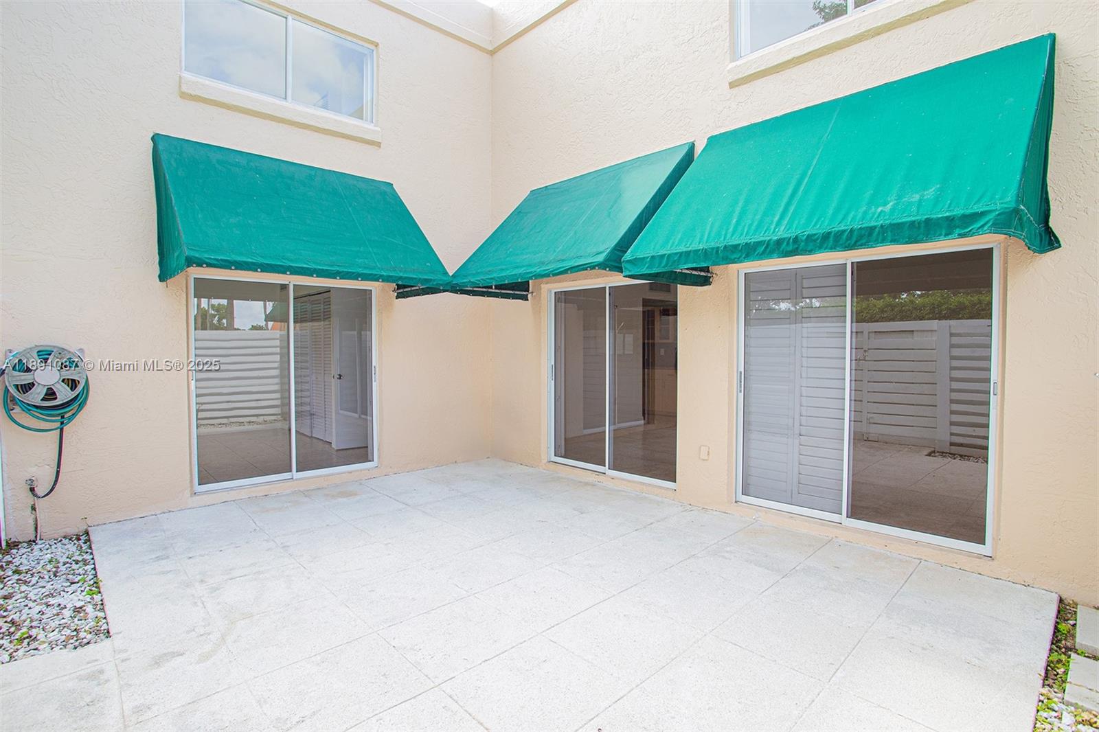KENDALL CENTER - Residential Lease