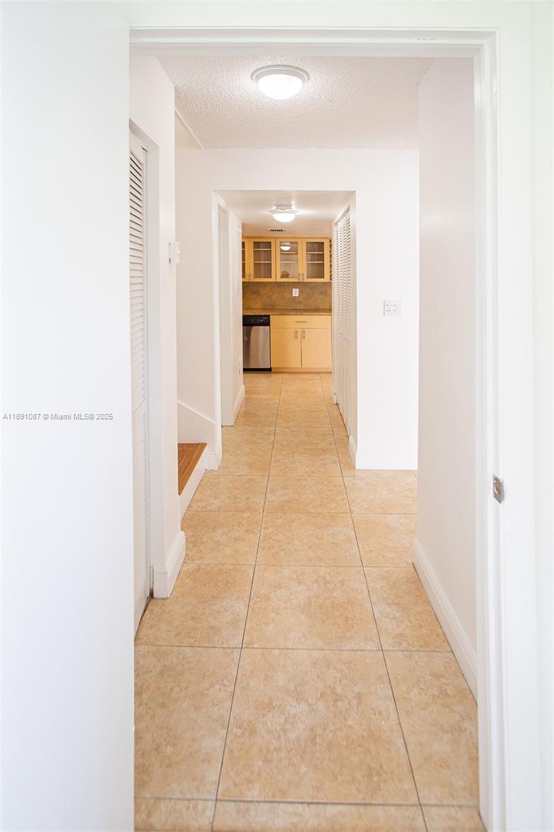 KENDALL CENTER - Residential Lease