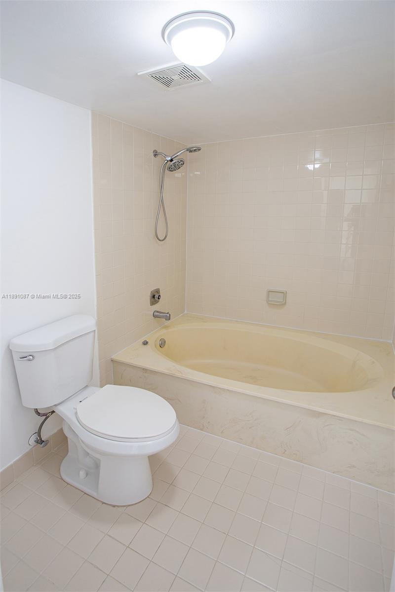 KENDALL CENTER - Residential Lease