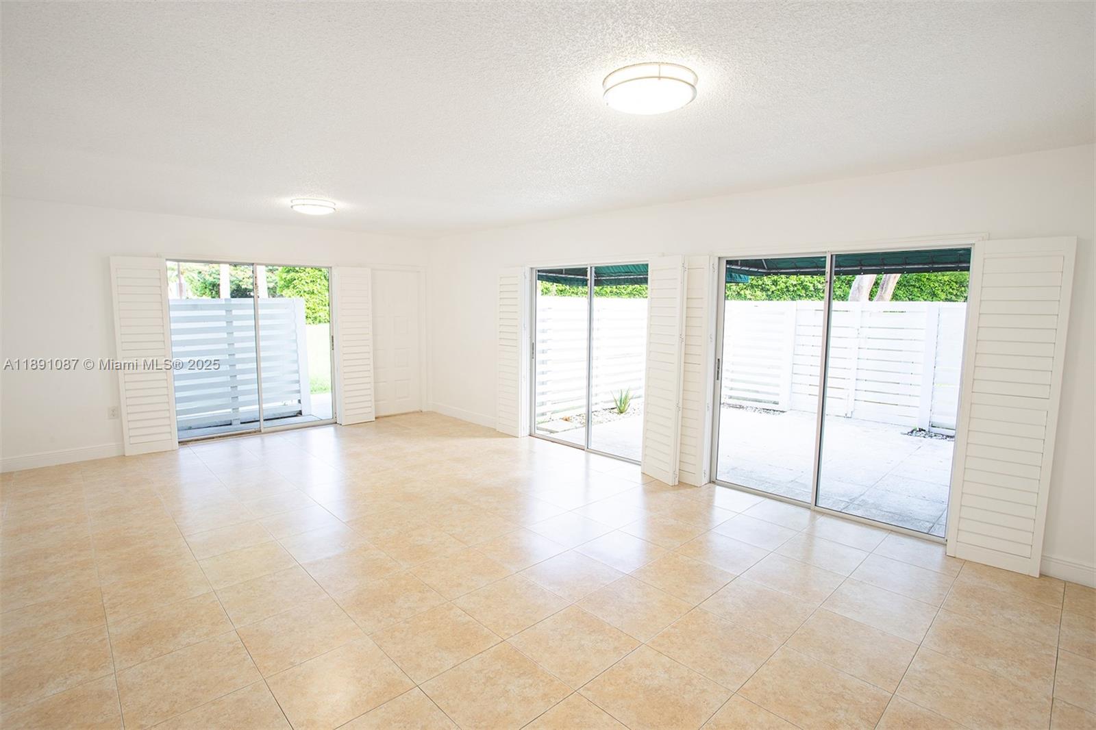 KENDALL CENTER - Residential Lease