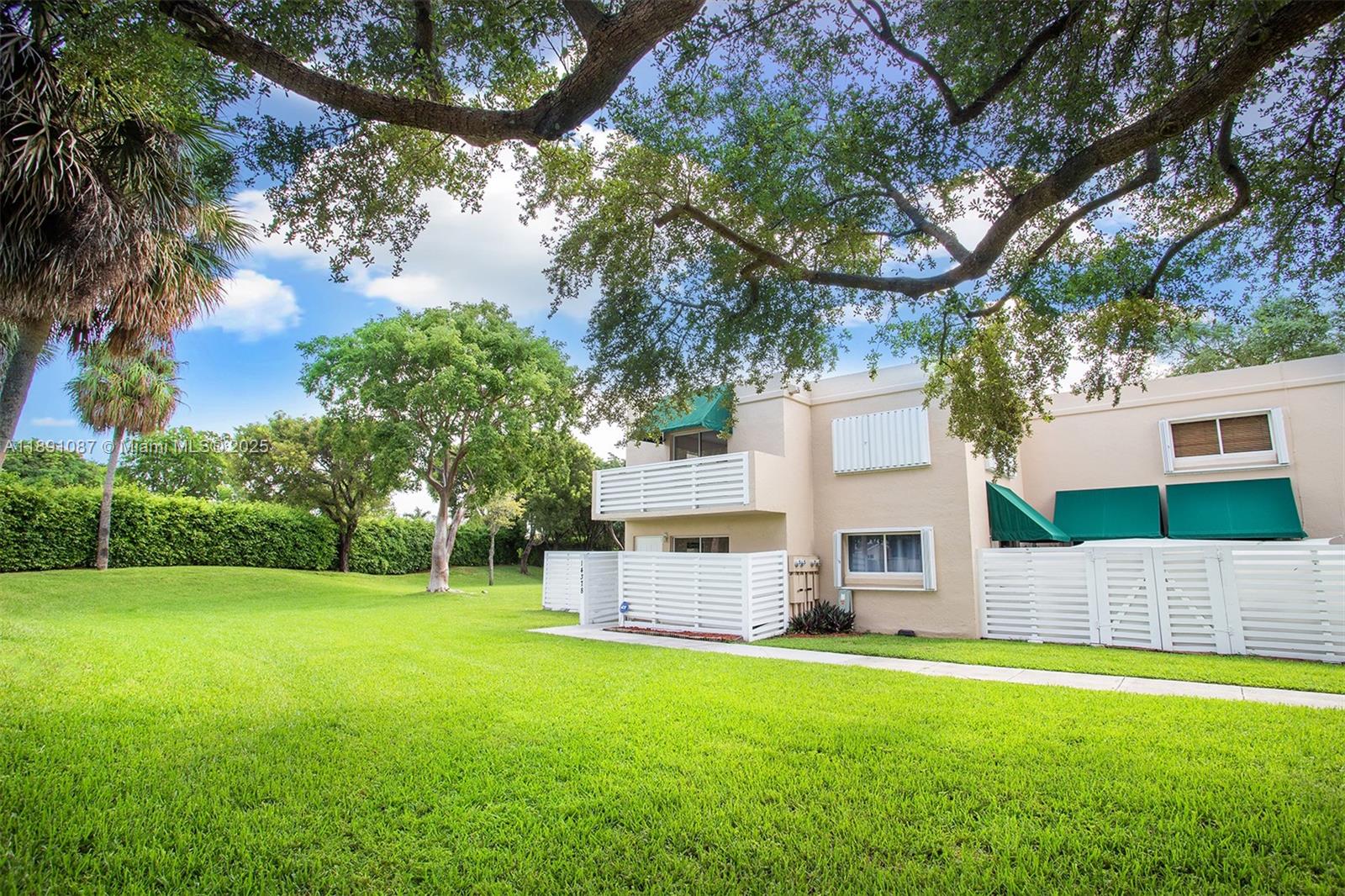 KENDALL CENTER - Residential Lease