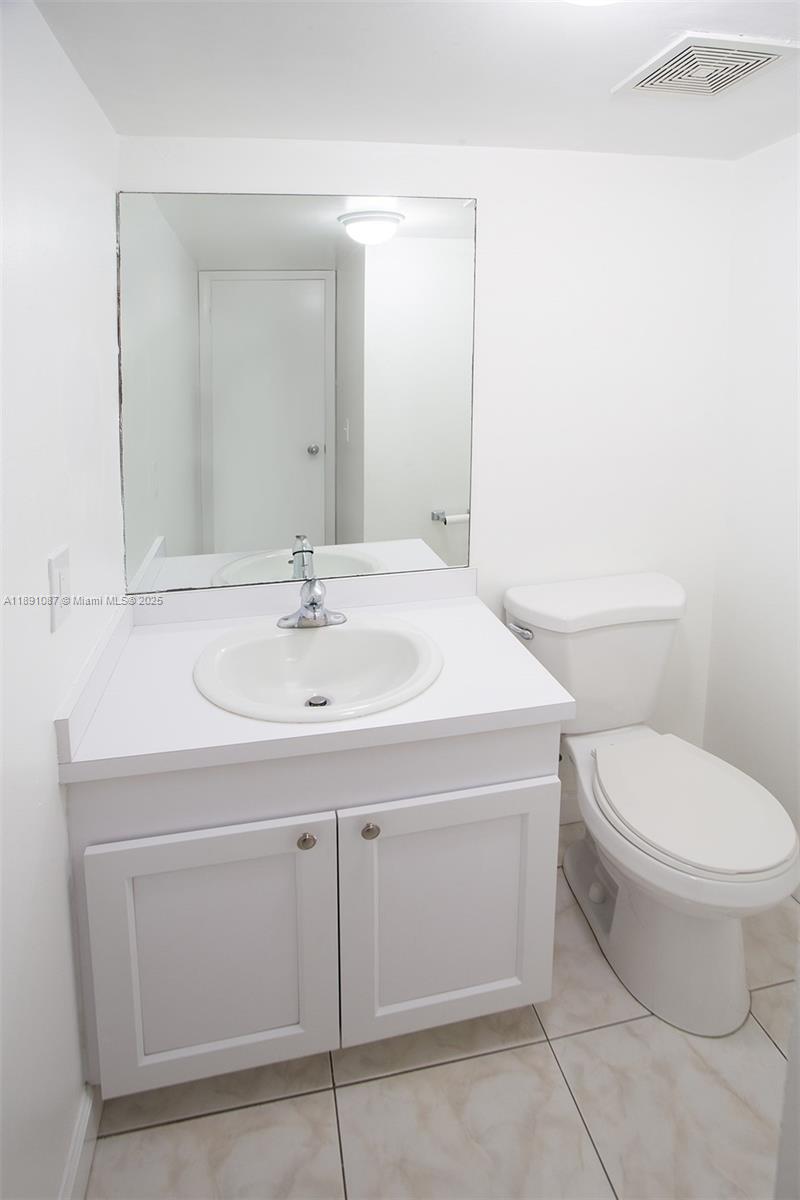 KENDALL CENTER - Residential Lease