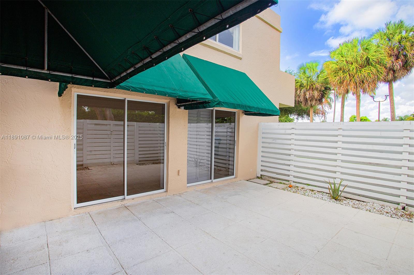 KENDALL CENTER - Residential Lease