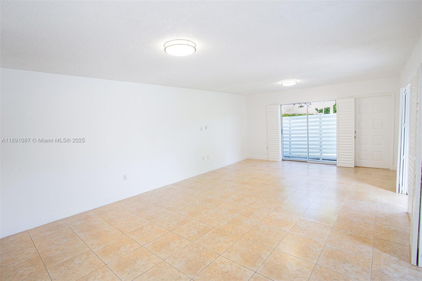 KENDALL CENTER - Residential Lease