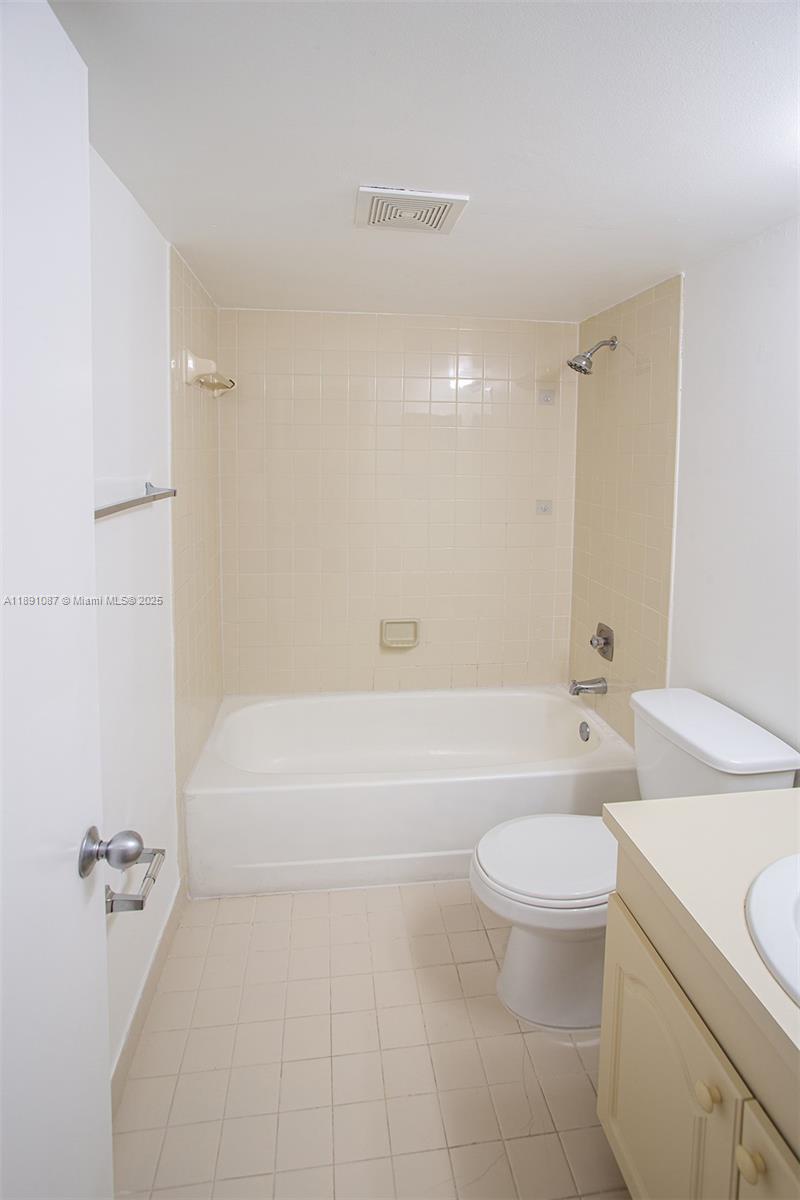 KENDALL CENTER - Residential Lease