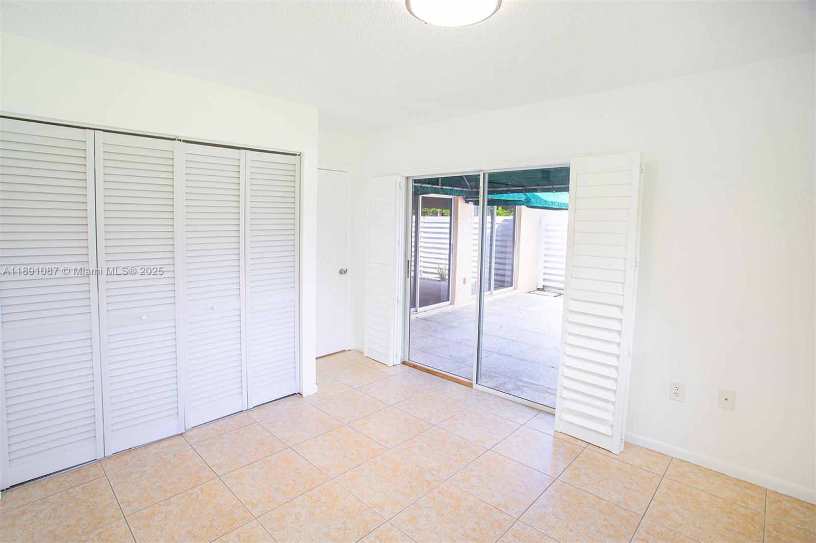 KENDALL CENTER - Residential Lease