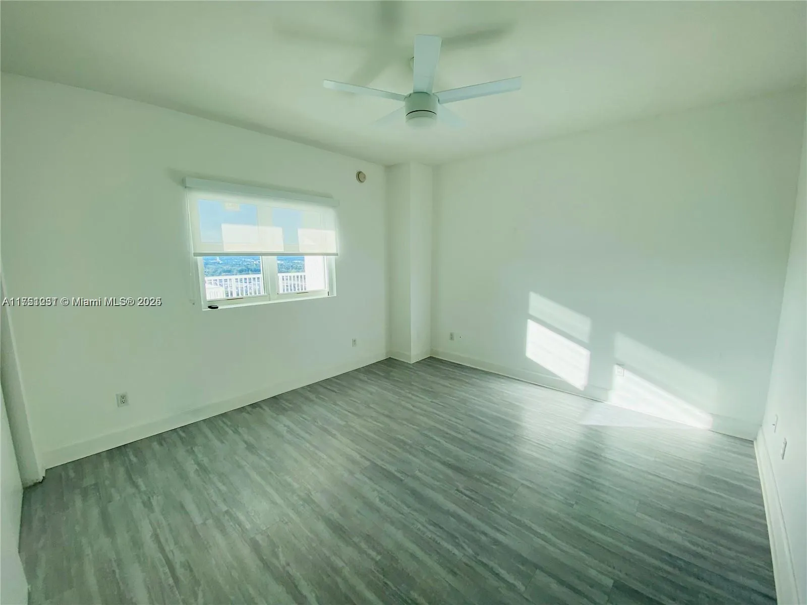 North Miami, Florida 33181, United States, 2 Bedrooms Bedrooms, ,2 BathroomsBathrooms,Residential,Active,77139