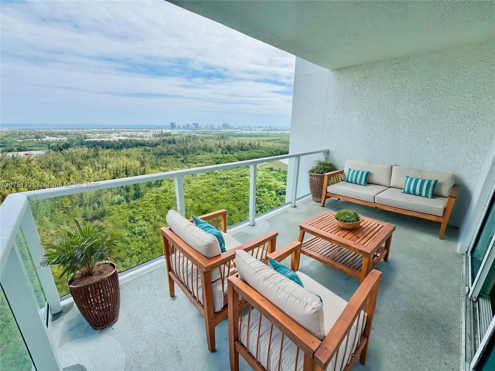 North Miami, Florida 33181, United States, 2 Bedrooms Bedrooms, ,2 BathroomsBathrooms,Residential,Active,77139