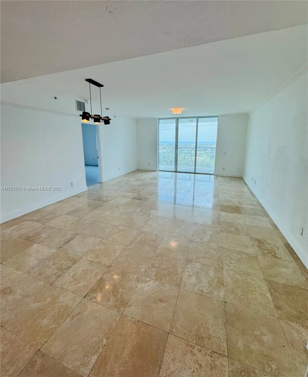 North Miami, Florida 33181, United States, 2 Bedrooms Bedrooms, ,2 BathroomsBathrooms,Residential,Active,77139