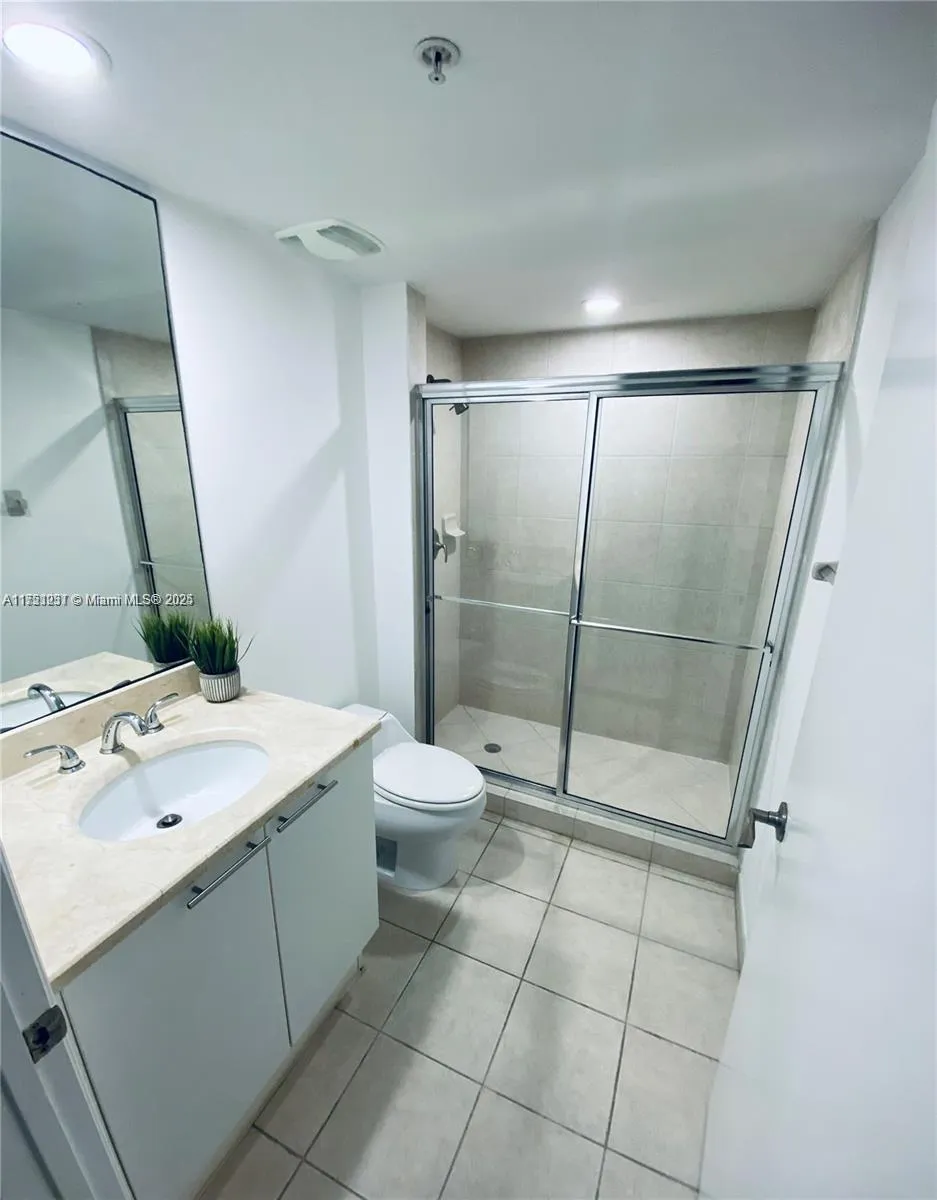 North Miami, Florida 33181, United States, 2 Bedrooms Bedrooms, ,2 BathroomsBathrooms,Residential,Active,77139