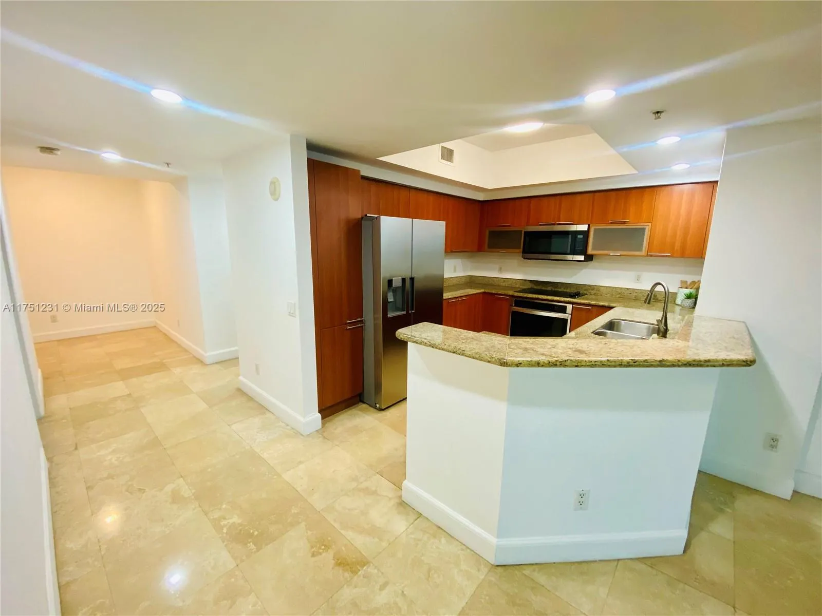North Miami, Florida 33181, United States, 2 Bedrooms Bedrooms, ,2 BathroomsBathrooms,Residential,Active,77139