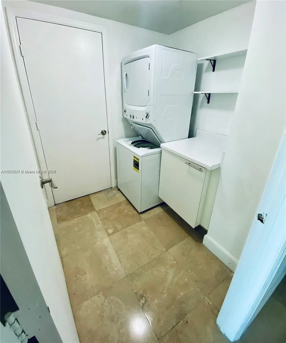 North Miami, Florida 33181, United States, 2 Bedrooms Bedrooms, ,2 BathroomsBathrooms,Residential,Active,77139