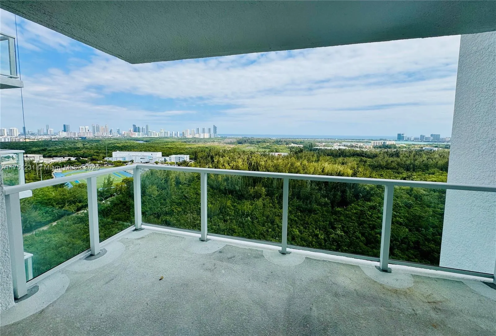 North Miami, Florida 33181, United States, 2 Bedrooms Bedrooms, ,2 BathroomsBathrooms,Residential,Active,77139