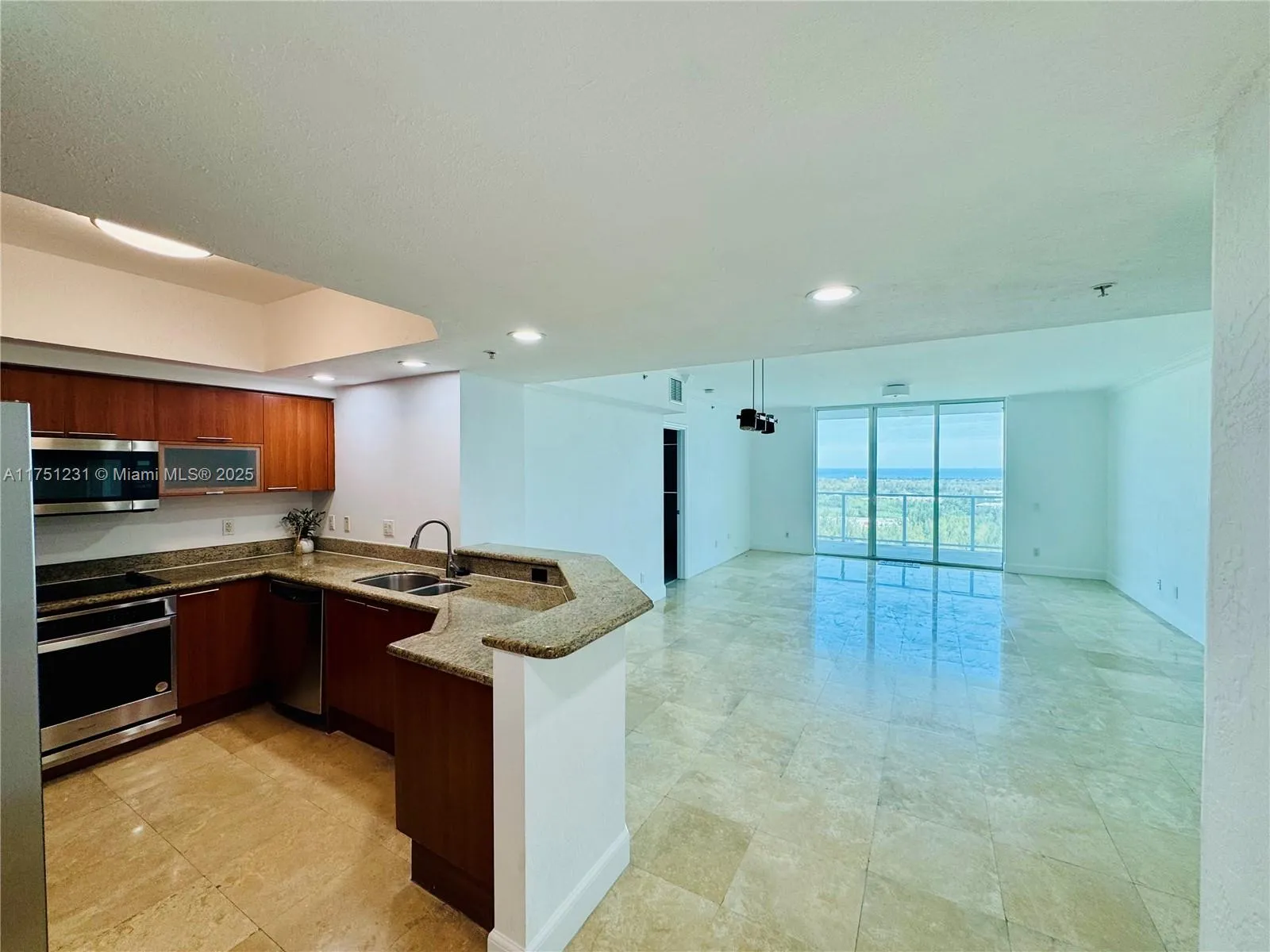 North Miami, Florida 33181, United States, 2 Bedrooms Bedrooms, ,2 BathroomsBathrooms,Residential,Active,77139