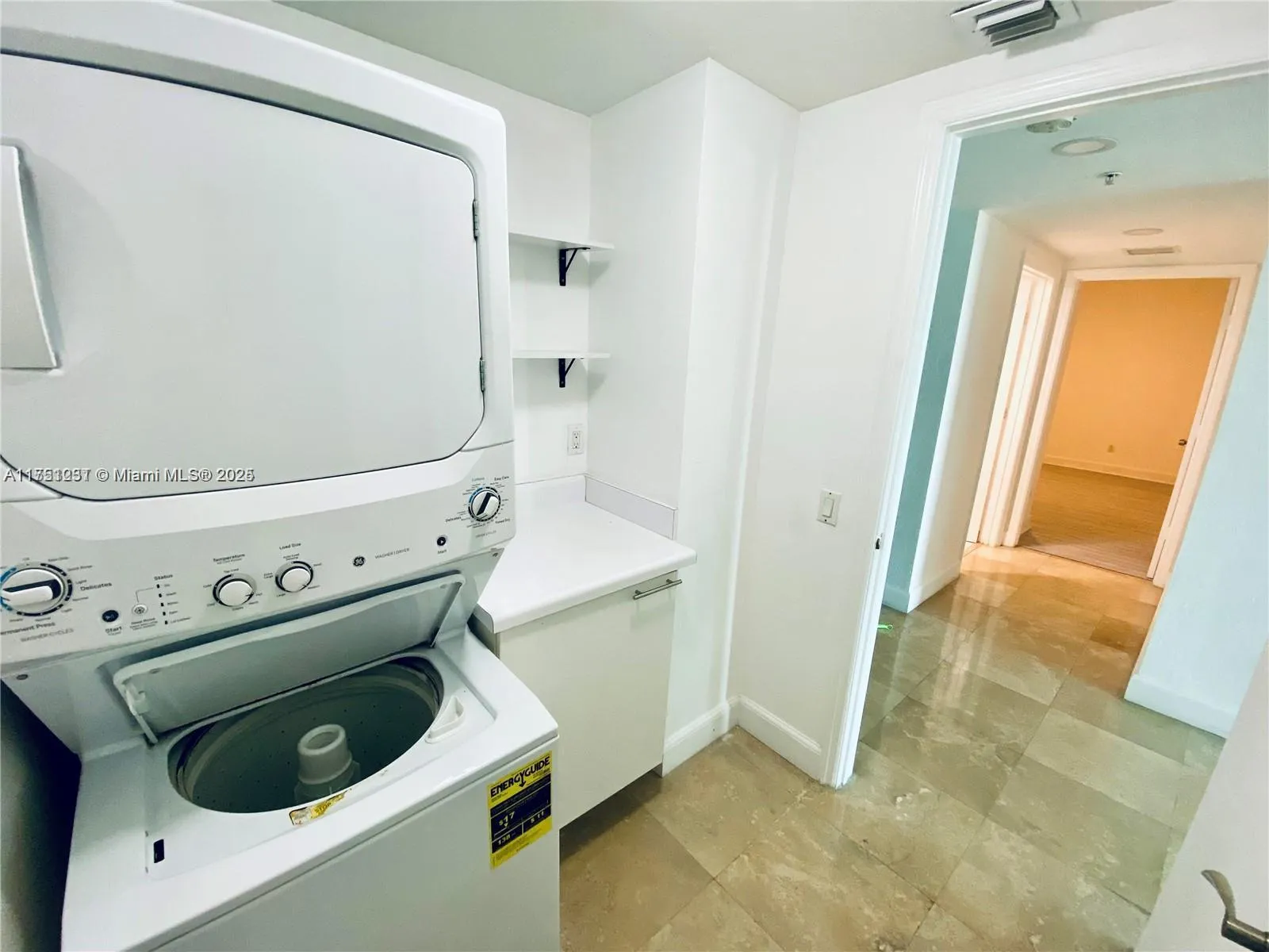 North Miami, Florida 33181, United States, 2 Bedrooms Bedrooms, ,2 BathroomsBathrooms,Residential,Active,77139