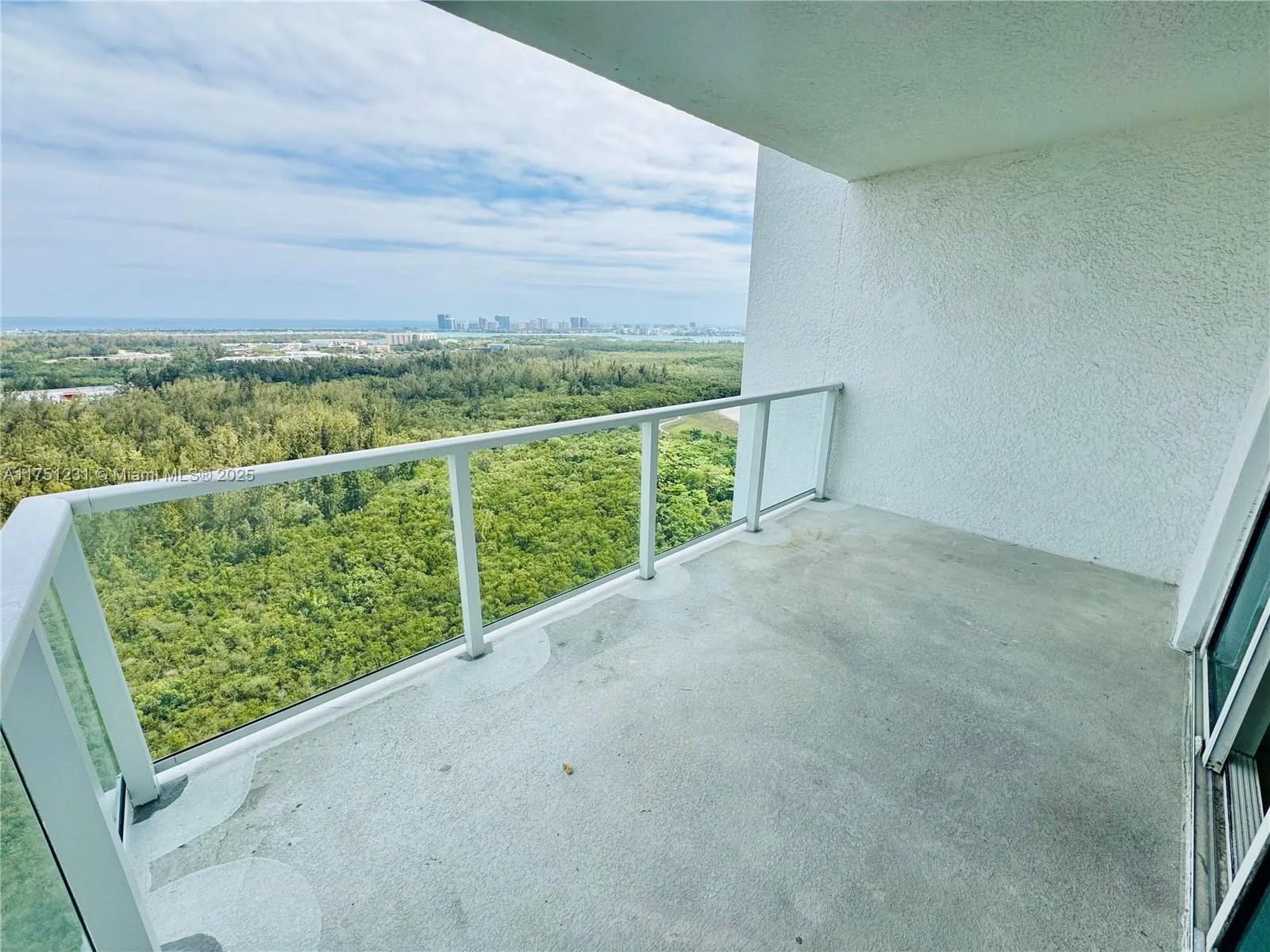 North Miami, Florida 33181, United States, 2 Bedrooms Bedrooms, ,2 BathroomsBathrooms,Residential,Active,77139