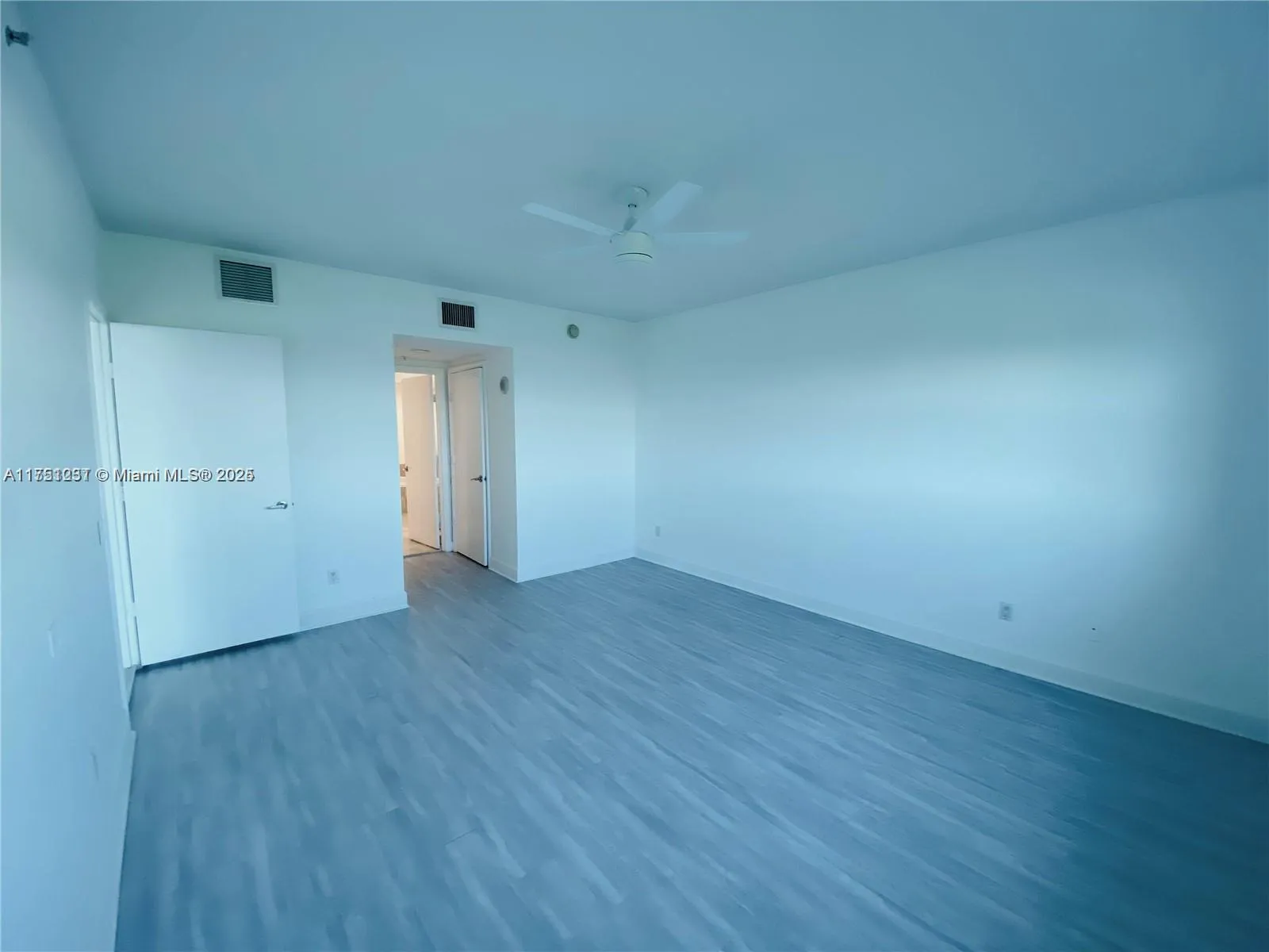 North Miami, Florida 33181, United States, 2 Bedrooms Bedrooms, ,2 BathroomsBathrooms,Residential,Active,77139