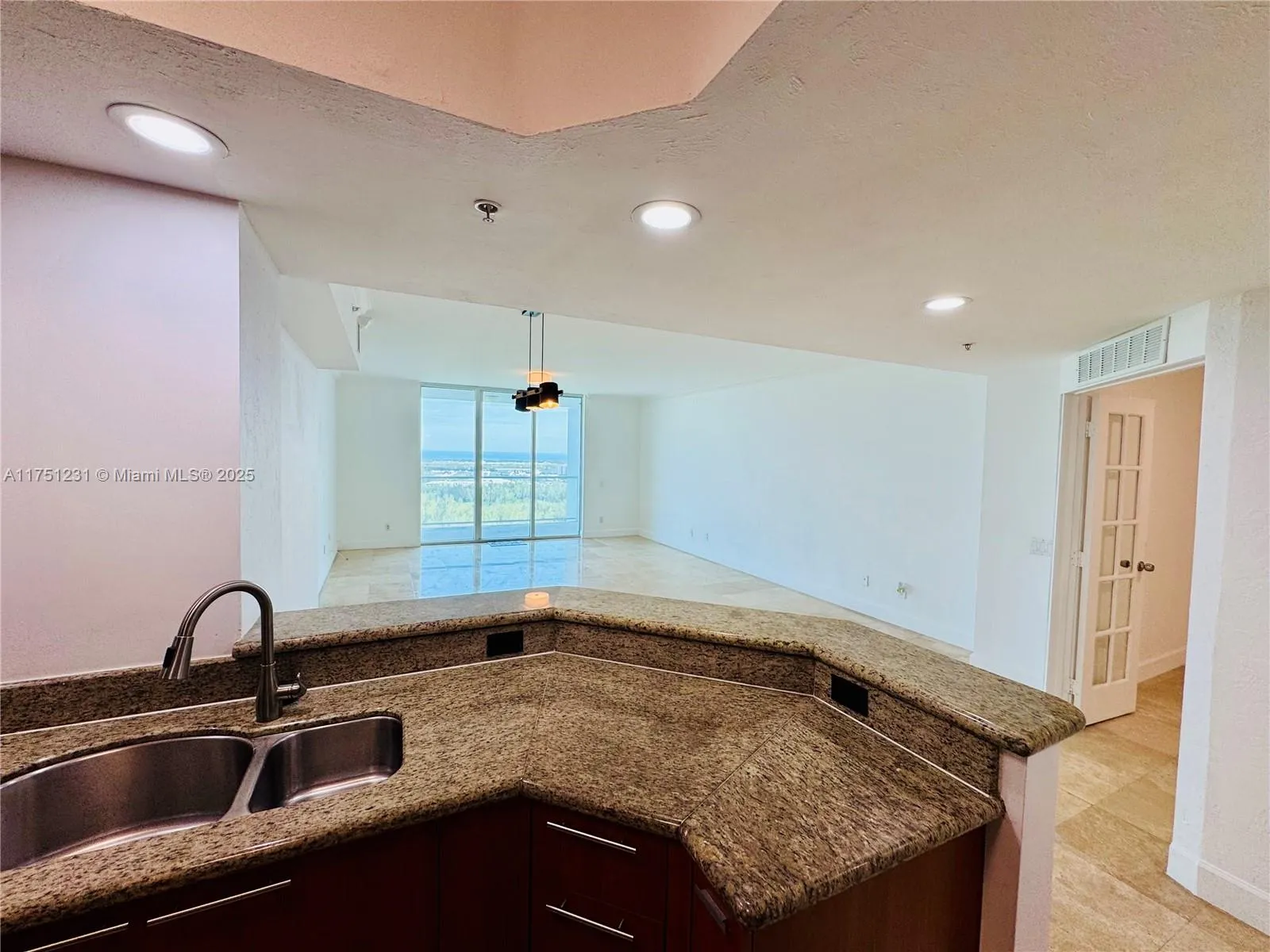 North Miami, Florida 33181, United States, 2 Bedrooms Bedrooms, ,2 BathroomsBathrooms,Residential,Active,77139