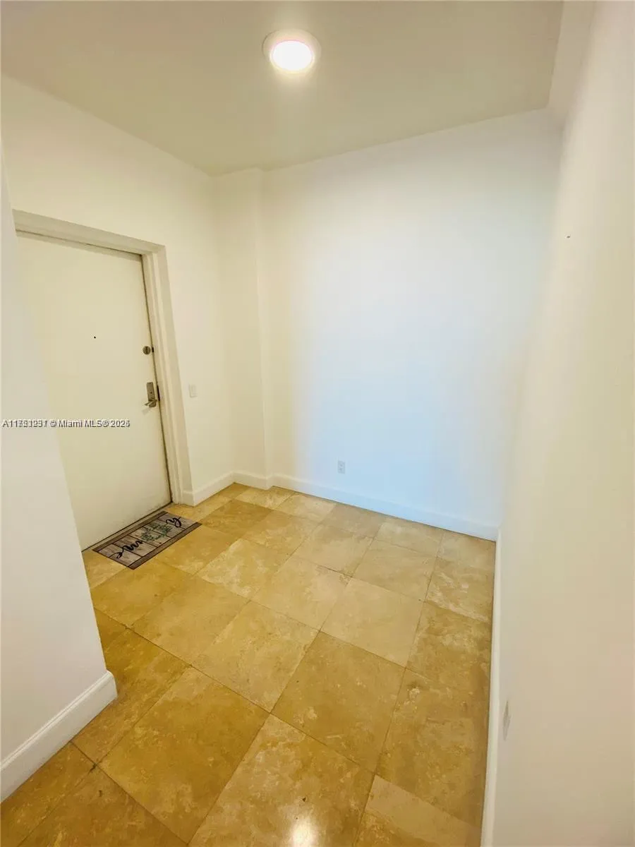 North Miami, Florida 33181, United States, 2 Bedrooms Bedrooms, ,2 BathroomsBathrooms,Residential,Active,77139