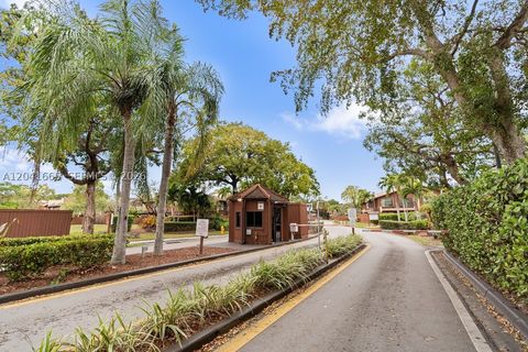Tiny photo for 6231 SW 116th Pl #G, Miami, FL 33173 (MLS # A12041665)