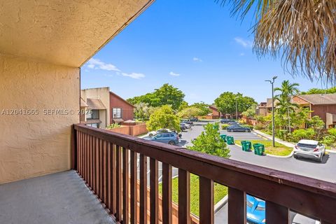 Tiny photo for 6231 SW 116th Pl #G, Miami, FL 33173 (MLS # A12041665)