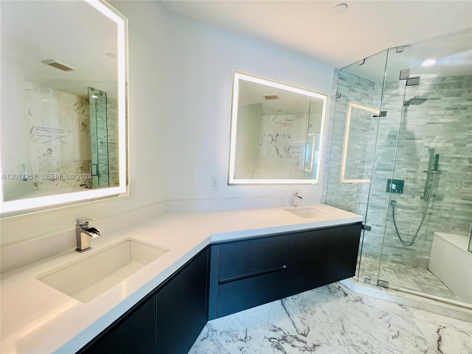 PARAMOUNT MIAMI WORLD CENT - Residential