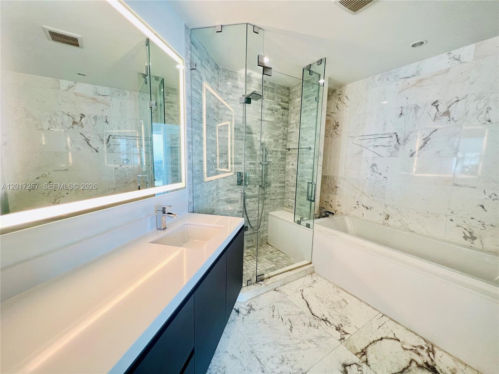 PARAMOUNT MIAMI WORLD CENT - Residential