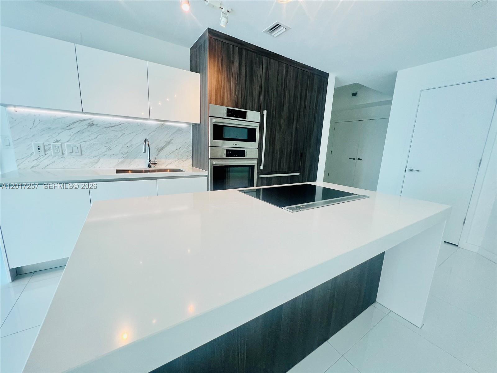 PARAMOUNT MIAMI WORLD CENT - Residential
