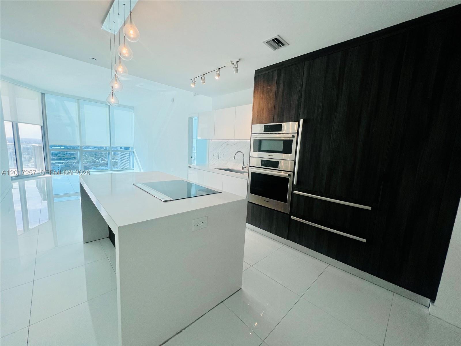 PARAMOUNT MIAMI WORLD CENT - Residential