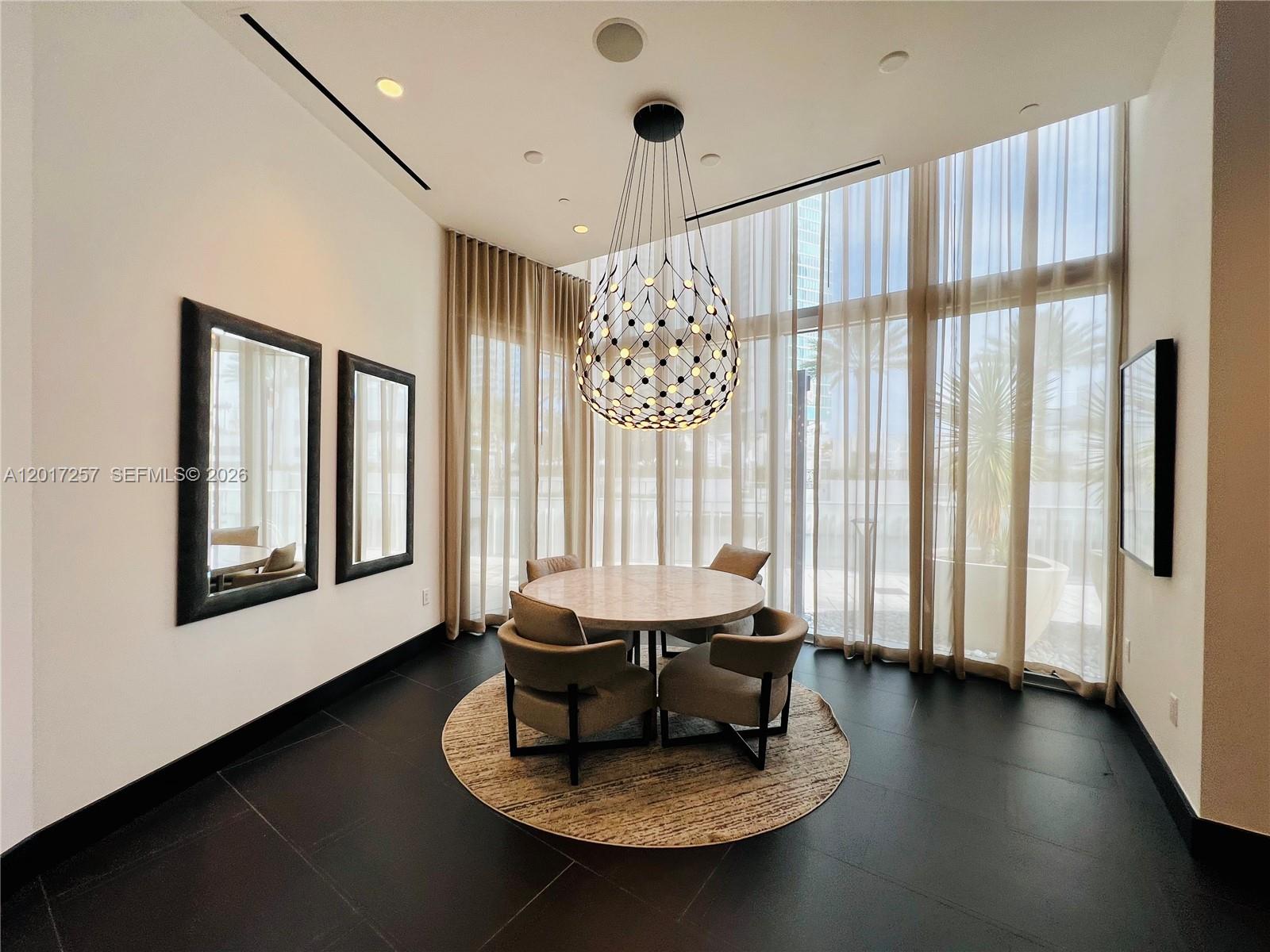 PARAMOUNT MIAMI WORLD CENT - Residential