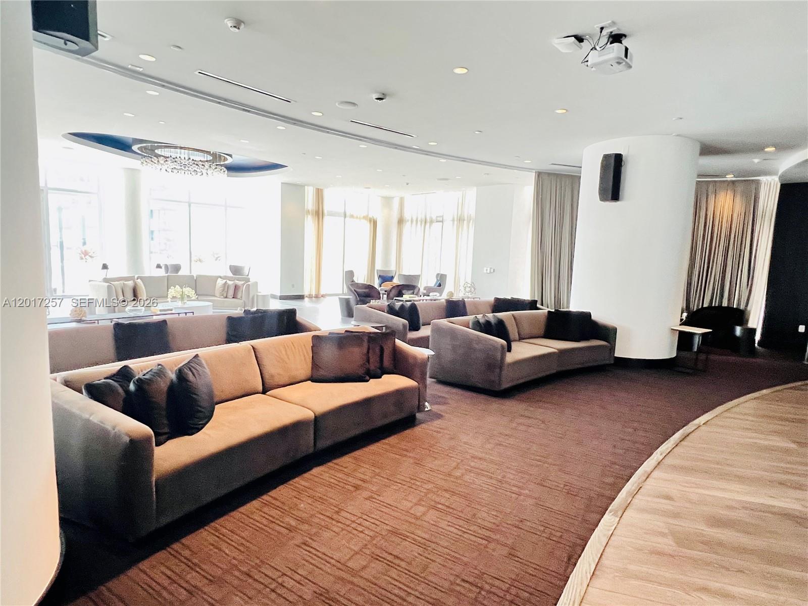 PARAMOUNT MIAMI WORLD CENT - Residential