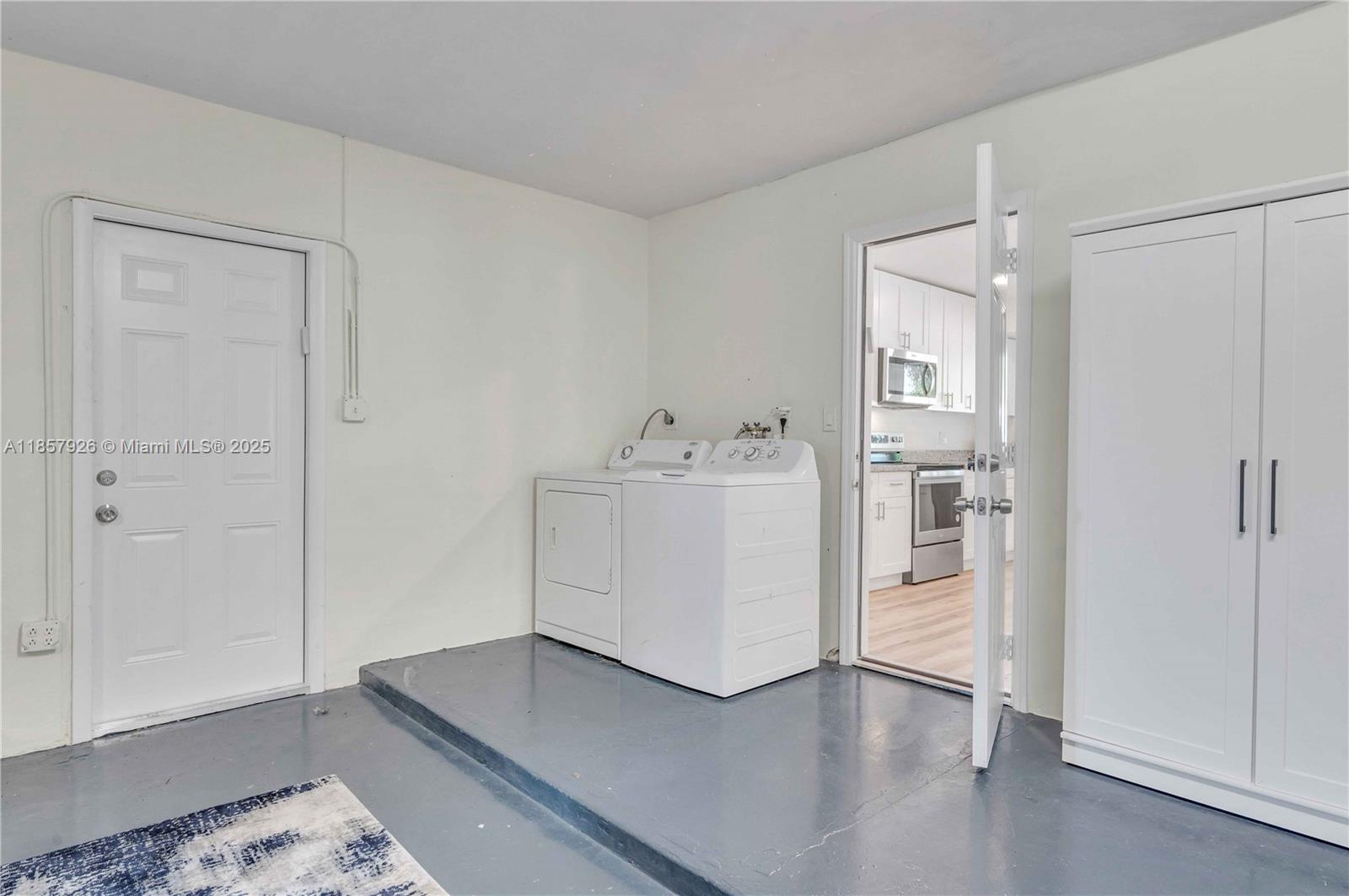 HOLLYWOOD HILLS AMEN PLAT - Residential Lease