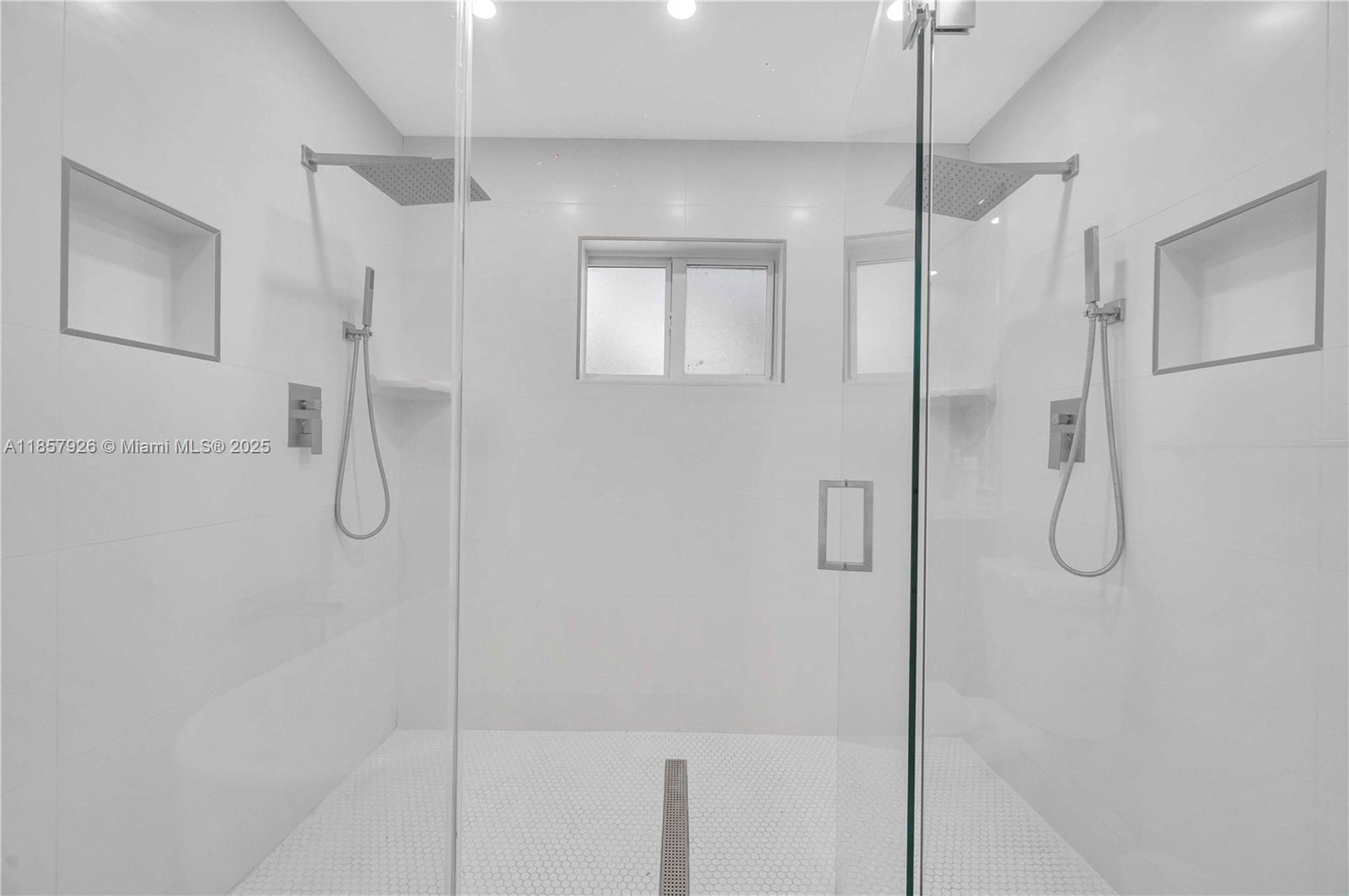 HOLLYWOOD HILLS AMEN PLAT - Residential Lease